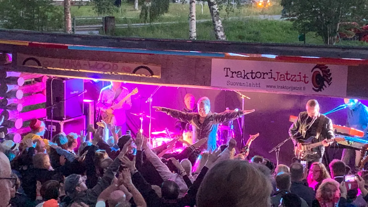 Band and audience at Traktorijatzit 2019